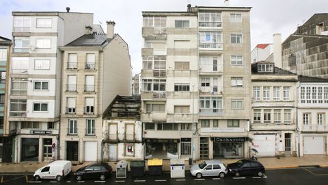 VIVIENDA, EN EL N� 103 DE LA RONDA DE LA MURALLA QUE NECESITARIA UNA REHABILITACION O REMODELACION DE LA FACHADA
EDIFICIO, RUINA