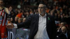 Diego Epifanio, entrenador del Obradoiro, con el lazo verde el a�o pasado, durante su etapa como t�cnico del Leyma Coru�a.
