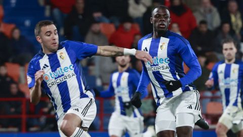 Germ�n N�voa, en una acci�n defensiva de la Ponferradina