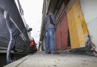 Las llamas afectaron al portal y a las puertas de un veh�culo estacionado junto al bajo. 