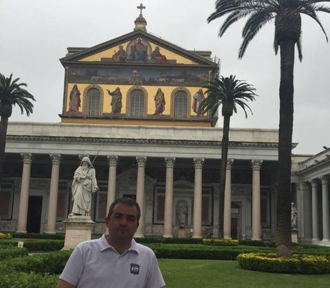 <span lang= es-es >�ltimo viaje a Roma</span>. Josecho visit� el Vaticano, en la capital italiana, luciendo la camiseta del equipo de Noalla. 