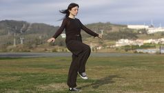 La Voz de la Salud realiza la prueba de equilibrio. 