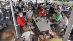 Desde ayer en las terrazas de la comarca se pueden sentar hasta un maximo de 15 personas por mesa