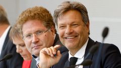 El ministro de Econom�a alem�n, Robert Habeck, junto al cesado Patrick Graichen.