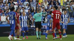 Tras la revisi�n del VAR, Angeli�o vio la tarjeta roja en el minuto 58.