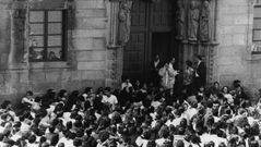 Alumnos de toda Galicia acudieron a protestar a Santiago tras conocerse la intenci�n de la Universidad de repetir la selectividad