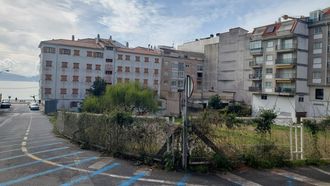 La parcela municipal de As Cunchas est&aacute; muy cerca de la playa de Silgar