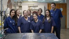 El equipo de la cl�nica veterinaria ourensana Abros, donde est� ingresado el perro