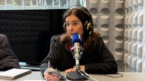 La alcaldesa de A Coru�a, In�s Rey, este viernes en los estudios de Radio Voz