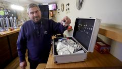 Un t�cnico especializado empez� la semana pasada a instalar los medidores en los establecimientos lucenses