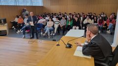 Un momento del juicio simulado para adolescentes, celebrado en el juzgado de Ourense