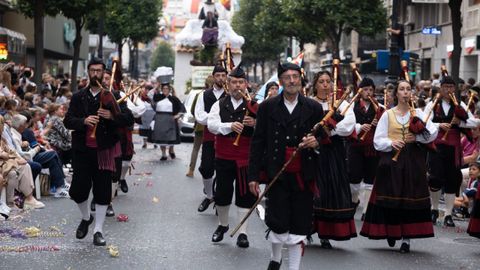 Las calles del centro de Oviedo acogen este jueves el tradicional desfile del día de América en Asturias, en su 72 edición