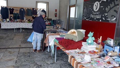 El mercadillo es una de las fuentes de ingresos que contribuyen a sostener el funcionamiento del refugio municipal de animales