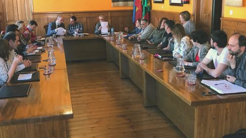 David Moreno preside el pleno del 20 de abril en Aller, en el que el Gobierno dej� de ser del PSOE.David Moreno preside el pleno del 20 de abril en Aller, en el que el Gobierno dej� de ser del PSOE