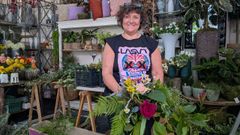 Merchi Calvo en su florister�a de Garc�a Barb�n.