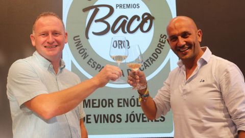 Pablo Estvez (izquierda), en los premios Baco de Oro.