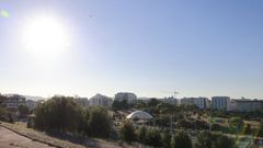 Parque de Eir�s. El aparcamiento de In�s de Ben y el propio parque de Eir�s son puntos potenciales de observaci�n. Tirando m�s hacia Monelos, tambi�n se podr� ver en la explanada de la esquina que forman la avenida de Monelos y Jes�s V�zquez Reino.