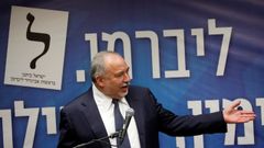 El exministro de Defensa Avigdor Lieberman, de cuyo apoyo depende la formaci�n de gobierno, junto con los ultraortodoxos