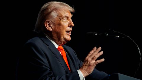El presidente de Estados Unidos, Donald Trump,  durante un evento en el Centro Raymond F. Kravis para las Artes Esc�nicas en West Palm Beach, Florida