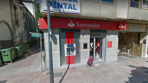 Trabajadores de un banco en Pola de Lena frustran un atraco