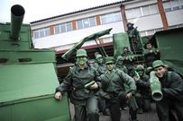 En Agolada una de las comparsas se arm� hasta los dientes para ir de fiesta. 