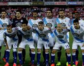 Los integrantes del primer once del D�por posan antes del duelo. 