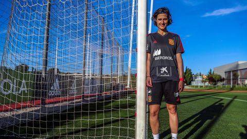 La segunda entrenadora de la seleccin de Espaa de ftbol femenino, Montse Tom, posa durante una entrevista con Efe