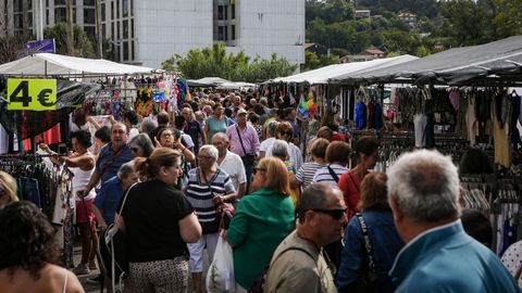 El mercadillo de los martes en Boiro es uno de los que ms visitantes recibe en Barbanza.