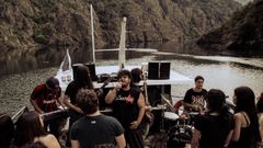 La banda Hyperakusia durante la grabaci�n del videoclip �A la orilla de un charco�