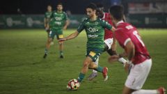 Vicente Esquerdo dirigi� el juego creativo del Arenteiro y ejecut� con su gol