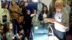 Los cient�ficos, a la calle; la ciencia, al raso