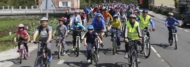 El pelot�n, despu�s de visitar el castro A Cid�, se dirige hacia la iglesia parroquial de Borneiro, Vista Alegre y O Bri�o. 