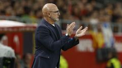 Luis de la Fuente, durante un partido de clasificaci�n para el mundial del 2026 entre Espa�a y Turqu�a.