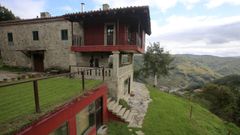 Las casas rurales, en la imagen una de Chantada, se enfrentan a una nueva competencia