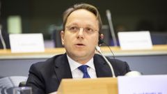 El h�ngaro Oliv�r V�rhelyi  designado para ocupar la cartera de Ampliaci�n y Vecindad