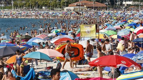 Ya este lunes se vivi� una jornada de calor en Galicia con un lleno total en Samil, en Vigo 