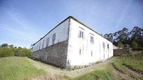 El Palacio de Villasevil, con decoracin muy sobria, en Tol