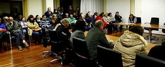 Asistieron al pleno de la corporaci�n unos 60 vecinos, algo que no se ve�a en el Concello de Mux�a desde hace varios a�os. 
