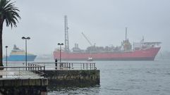 Plataforma Terra Nova, fondeada en la r�a de Ferrol