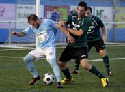 Faf� controla el bal�n en el partido de la primera vuelta frente al Mugardos.