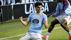 Andr�s Anta��n, celebrando su gol que certificaba el triunfo del Celta Fortuna ante el Andorra.