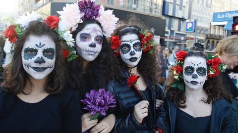 Procesi�n de la Santa Compa�a con ni�os de Sama�n / Halloween