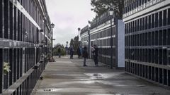 El camposanto reabri� sus puertas el martes, despu�s de que se tapiaran los nichos afectados.