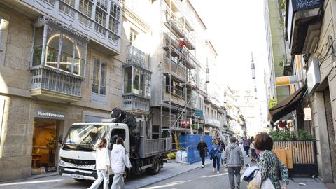 Un andamio cubre�un edificio en obras en la ciudad pontevedresa.