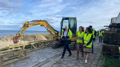 El jefe de la Demarcación de Costas de Galicia, la alcaldesa y la subdelegada supervisaron este jueves las obras en Burela