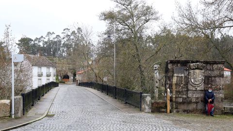 El puente de  Os Padri�os  hace de frontera entre Vilanova y Ribadumia