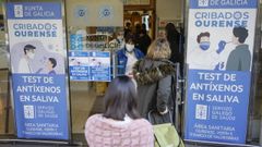Los ourensanos siguen aprovechando los puntos de cribado para hacerse un test de saliva
