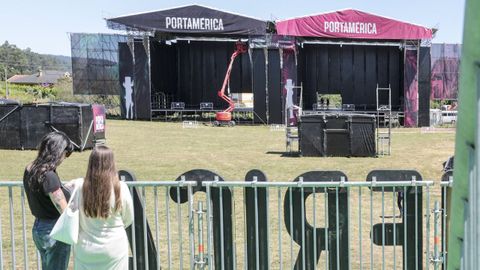 En el recinto del festival, en la Azucarera de Portas, estn ya montados los dos escenarios