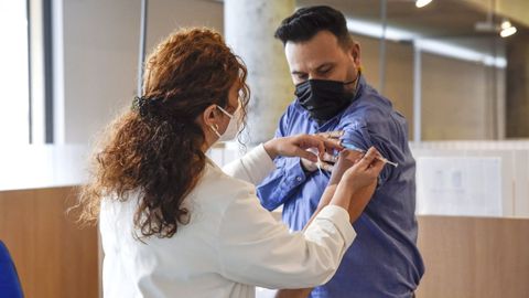 Los menores de 60 a�os que quieran ponerse la cuarta dosis de la vacuna contra el covid tienen que pedirlo por autocita
