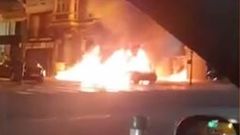 Un coche arde en la plaza de Pontevedra cuando un padre con su hijo se dispon�a a arrancar